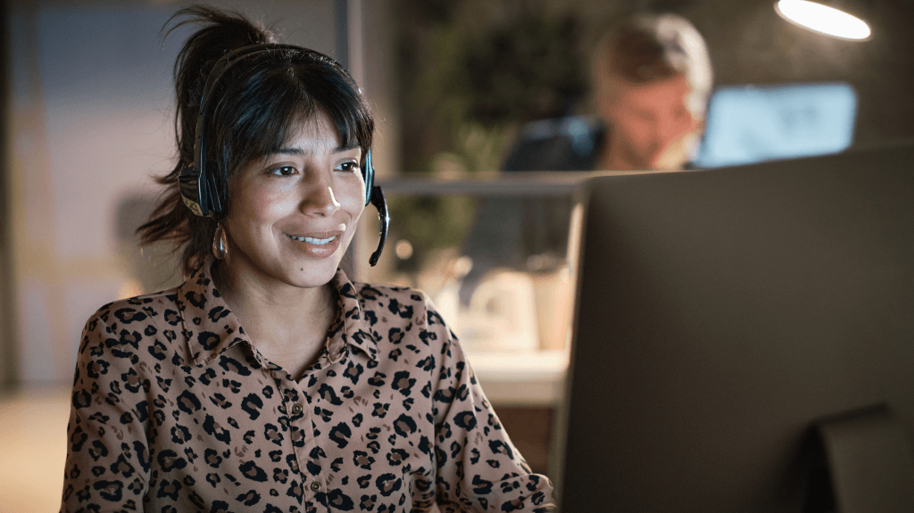 Una persona trabajando en el Diseño de Tienda Online con WooCommerce en Barcelona