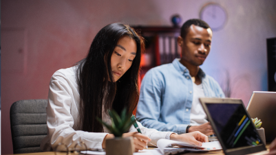 Equipo de Marketing ayudado por Automatizaciones y Agentes IA