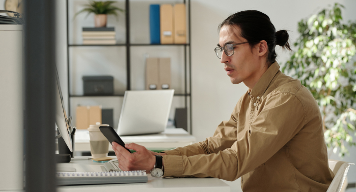 Desarrollador usando el AI Rapid Prototyping con usuarios reales